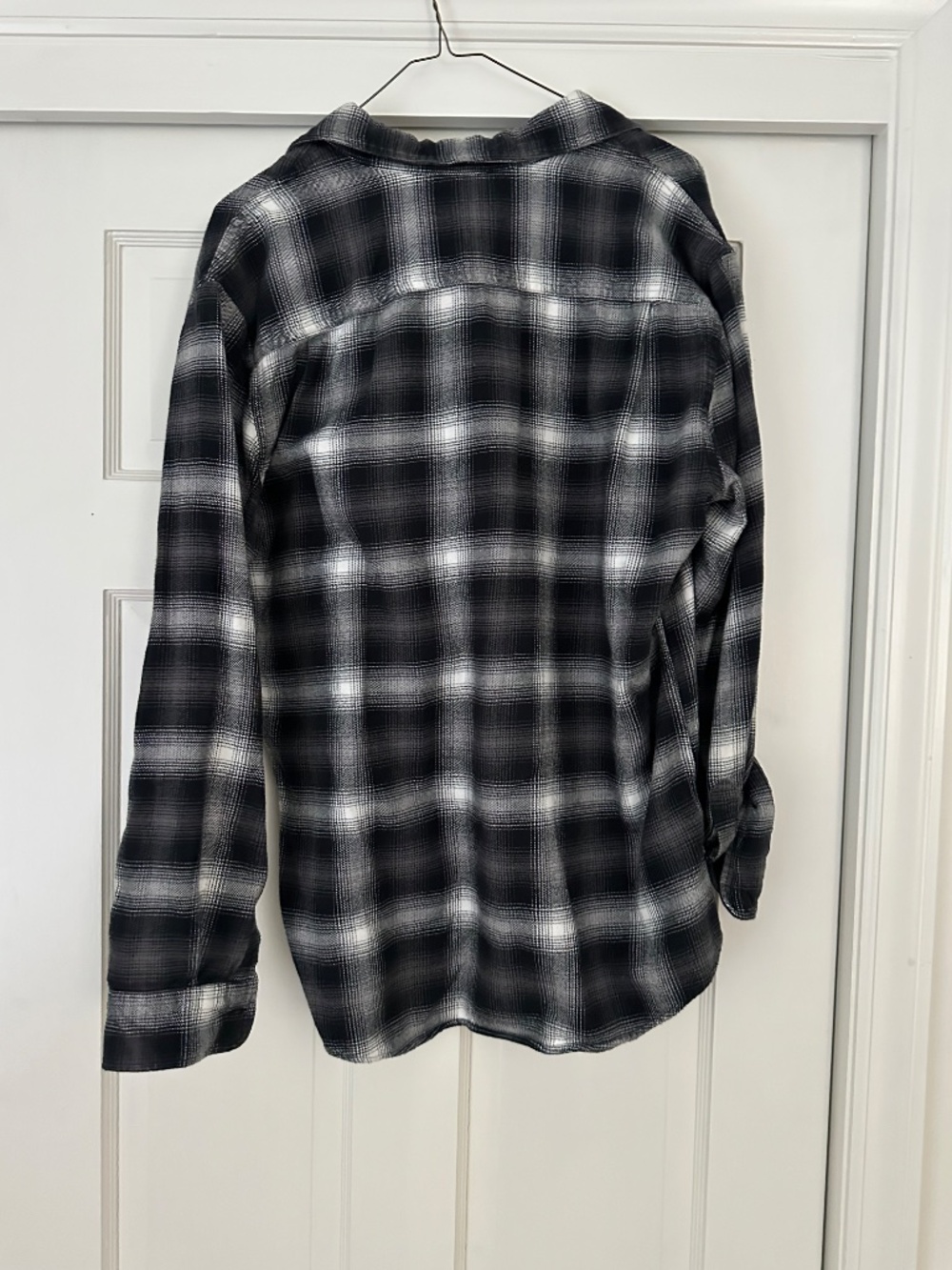 Amazon Essentials Button-Up - Medium - Picture 2 of 3